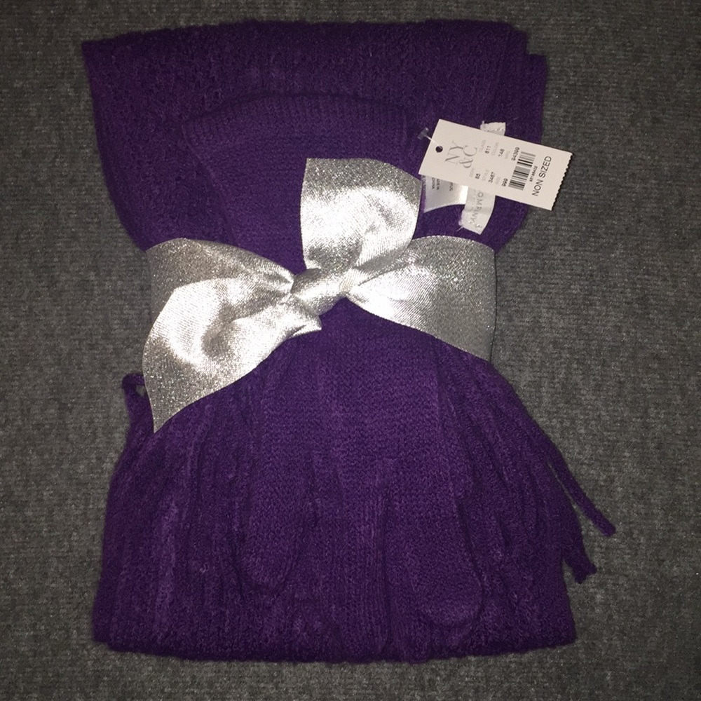 Scarf and gloves